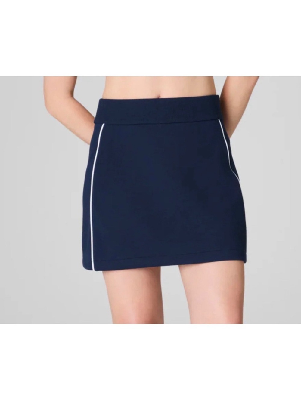 Spanx Women’s Airpique Pull On Skort Skirt Navy Blue White Piping Size Medium